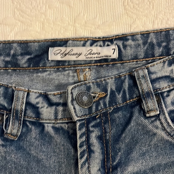 Highway jeans sz 7 capri, length distressed - Picture 2 of 7